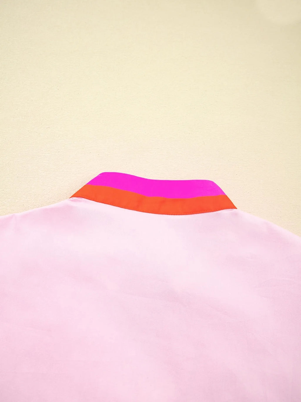 Contrast Trim Notched Short Sleeve Blouse.