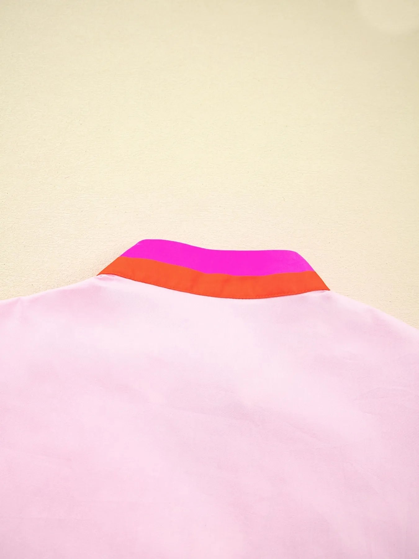 Contrast Trim Notched Short Sleeve Blouse.