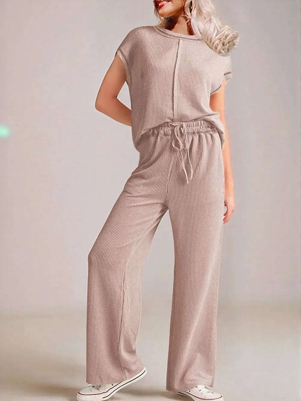 WOMEN Top and Pants Set.