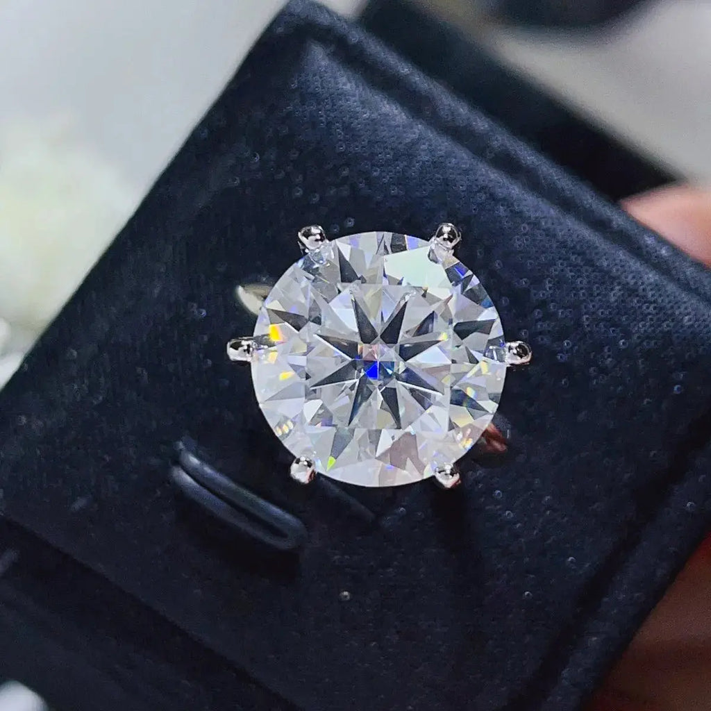 10 Carat Moissanite 925 Sterling Silver Ring.