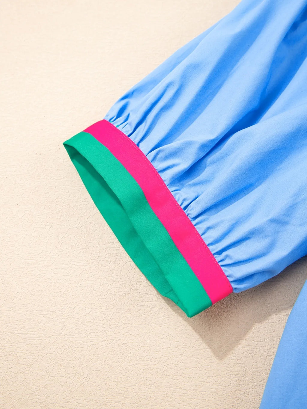 Contrast Trim Notched Short Sleeve Blouse.