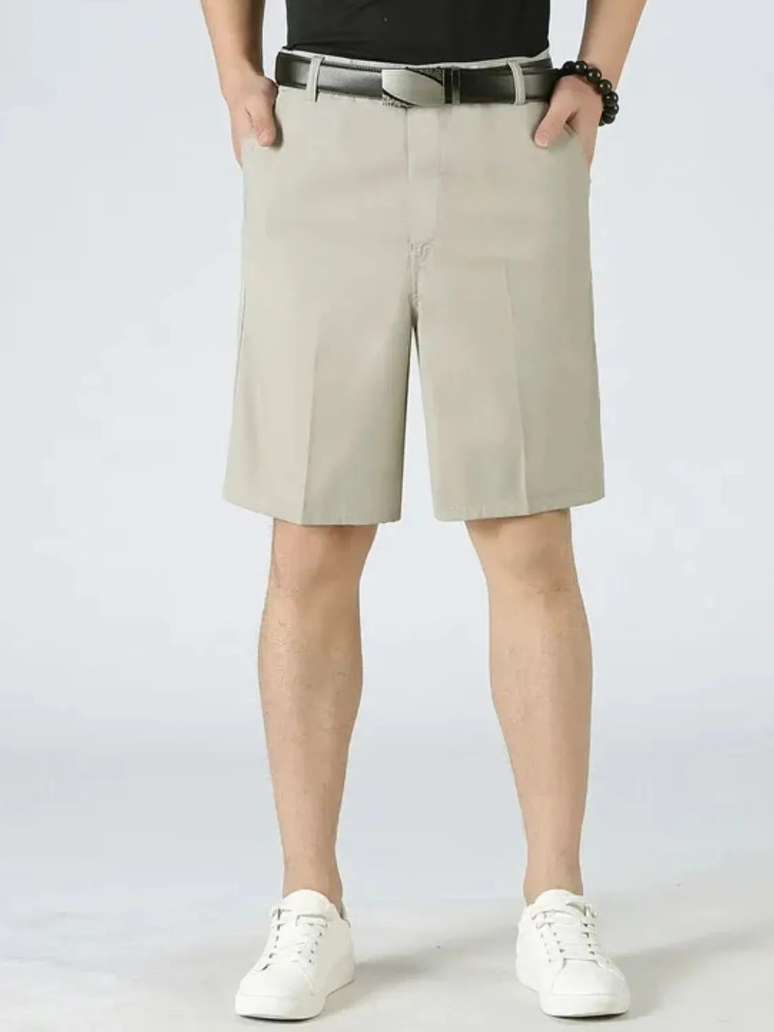 Men's Loose Fit Pocketed Shorts.