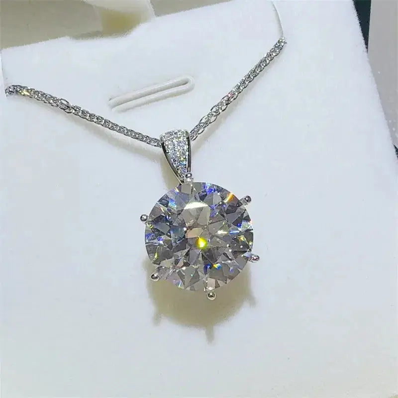 10 Carat Moissanite 925 Sterling Silver Pendant Necklace.