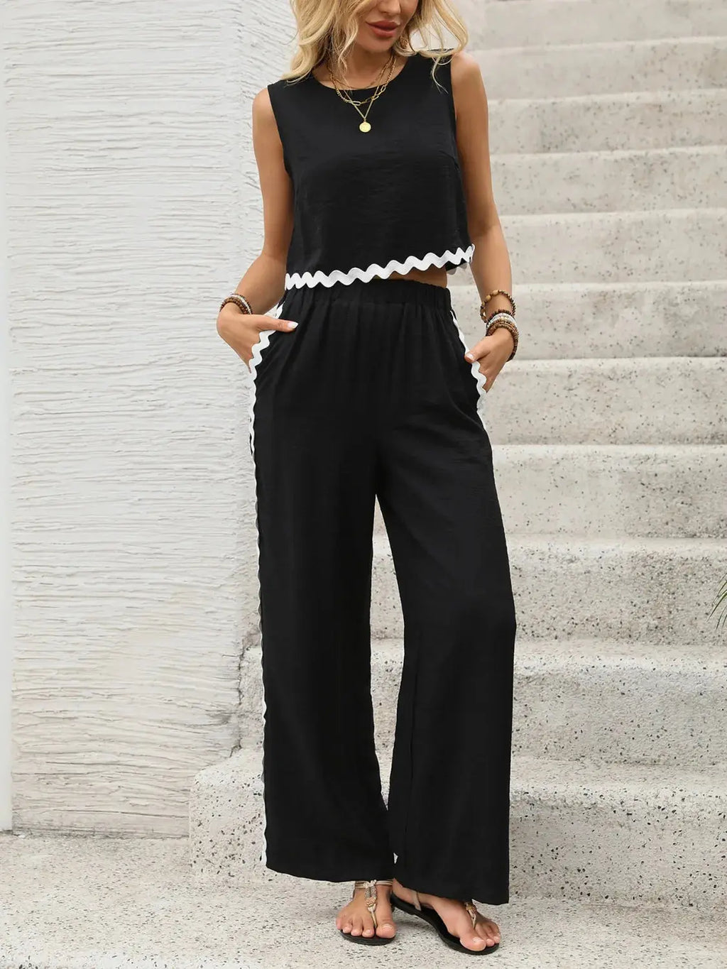 beautiful Sleeveless Top and Pants Set.