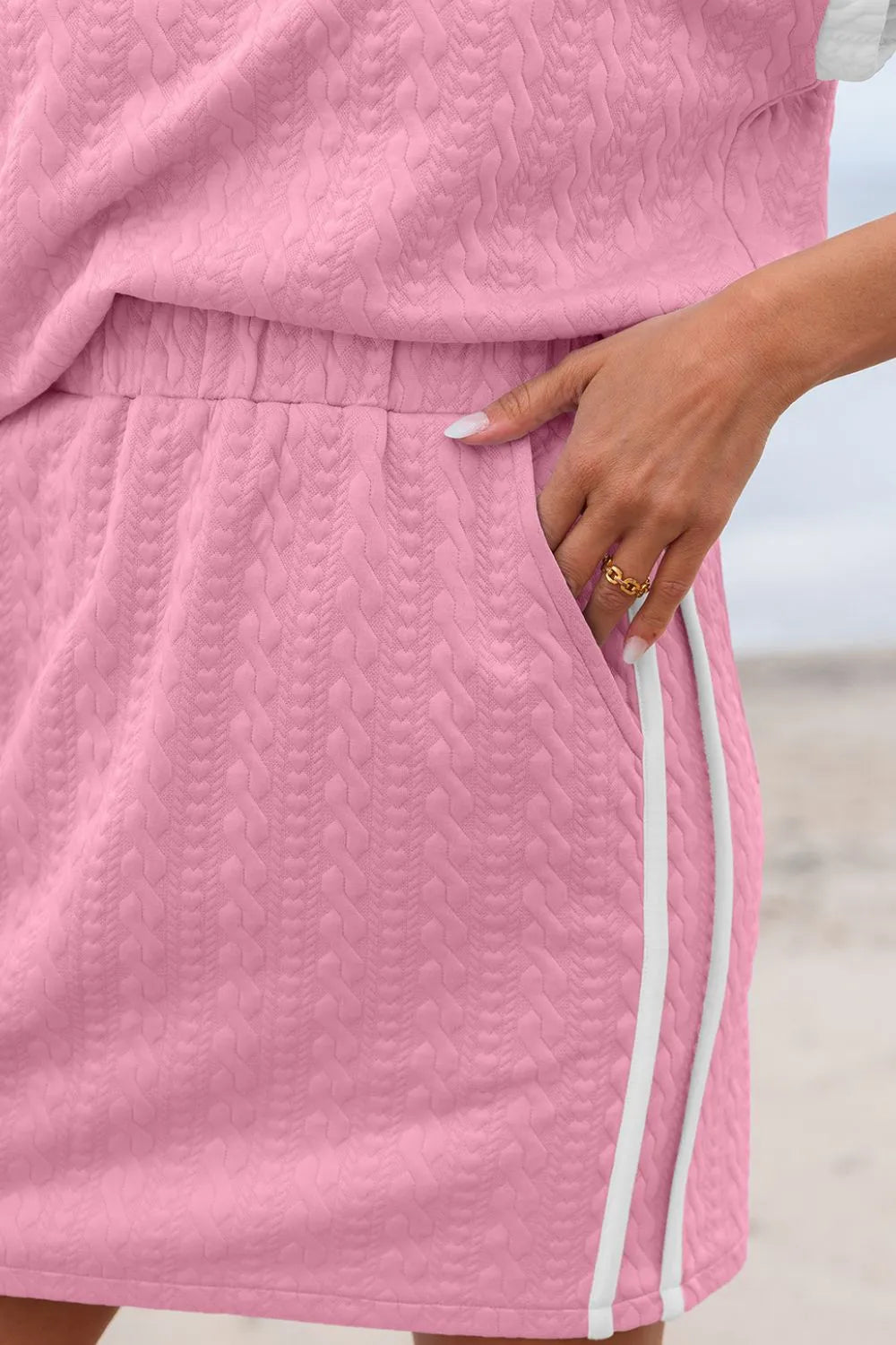 Textured Round Neck Top and Skirt Set> Basic style.