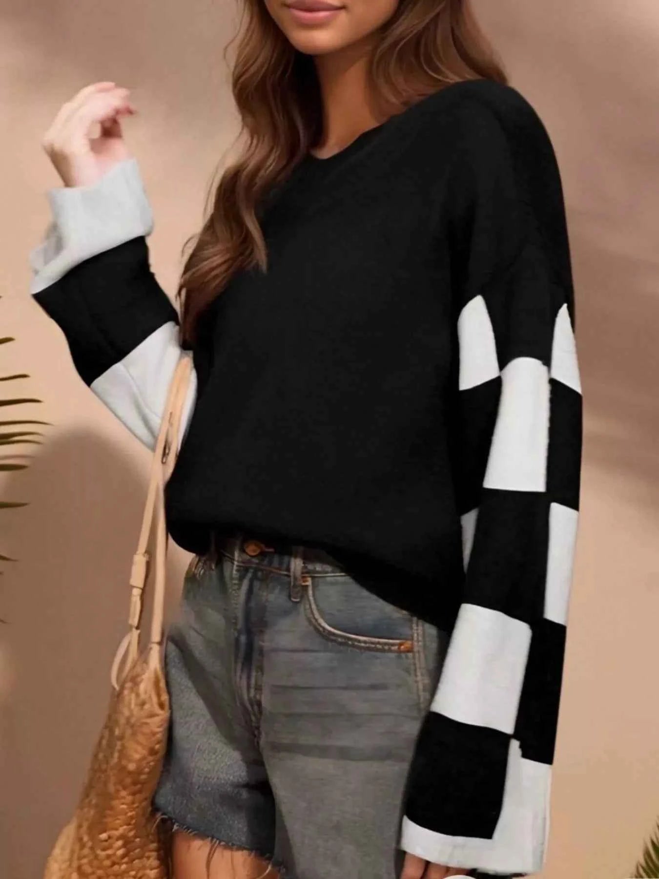 Color Block Long Sleeve Sweater.