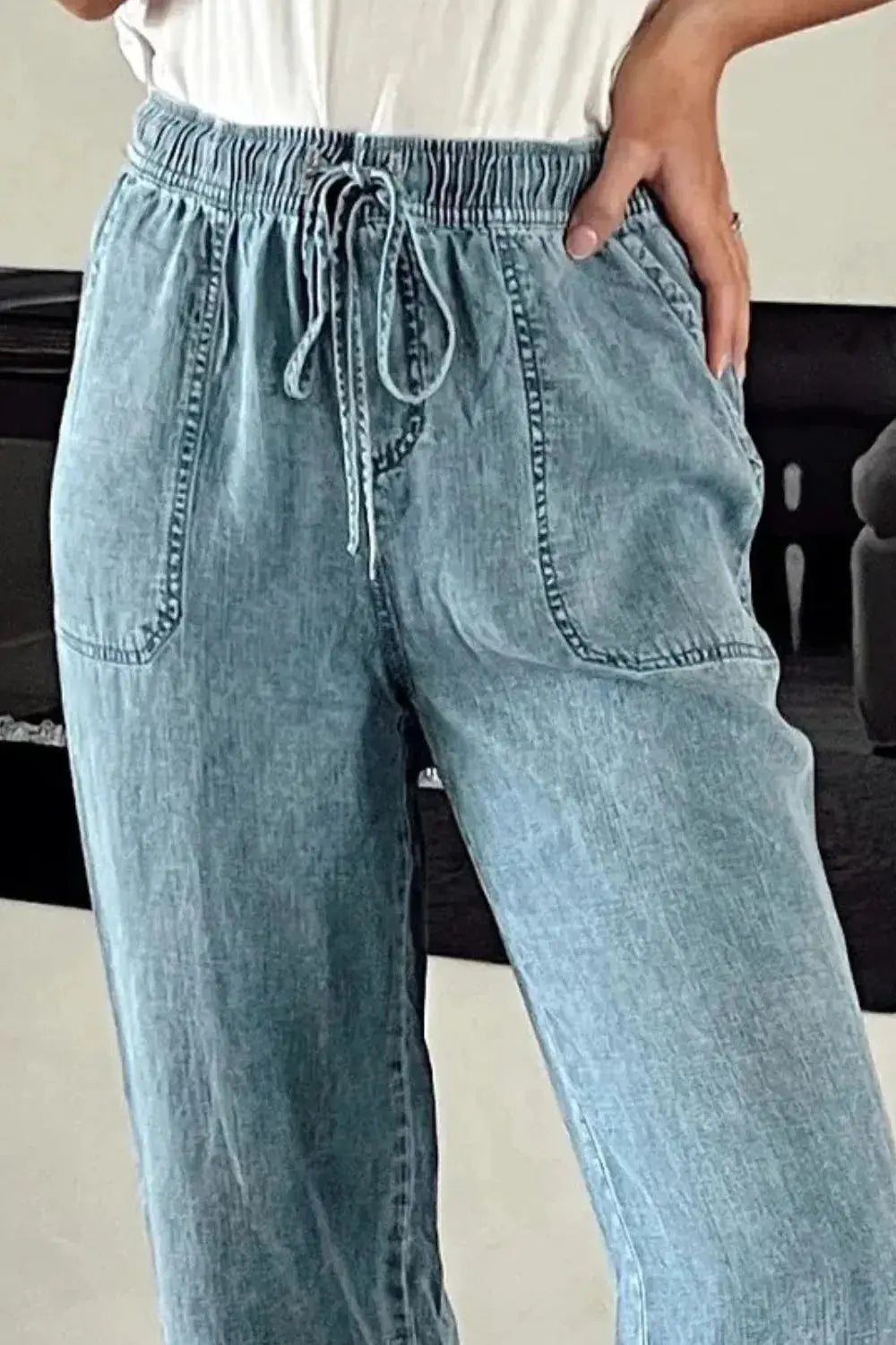 High Waist Jeans with Pockets.