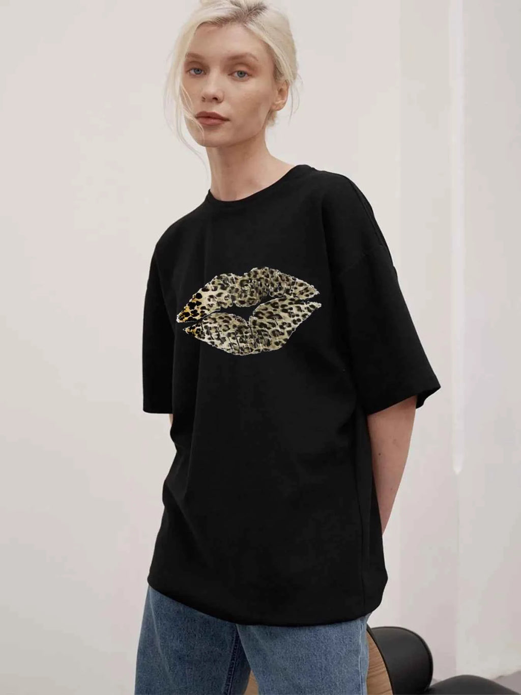 Leopard Lips Round Neck Oversized T-Shirt