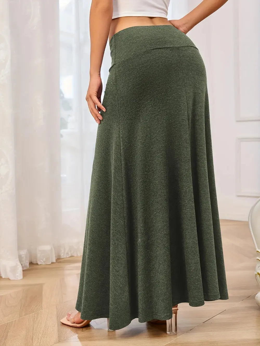 Solid Elastic Waist Maxi Skirt.