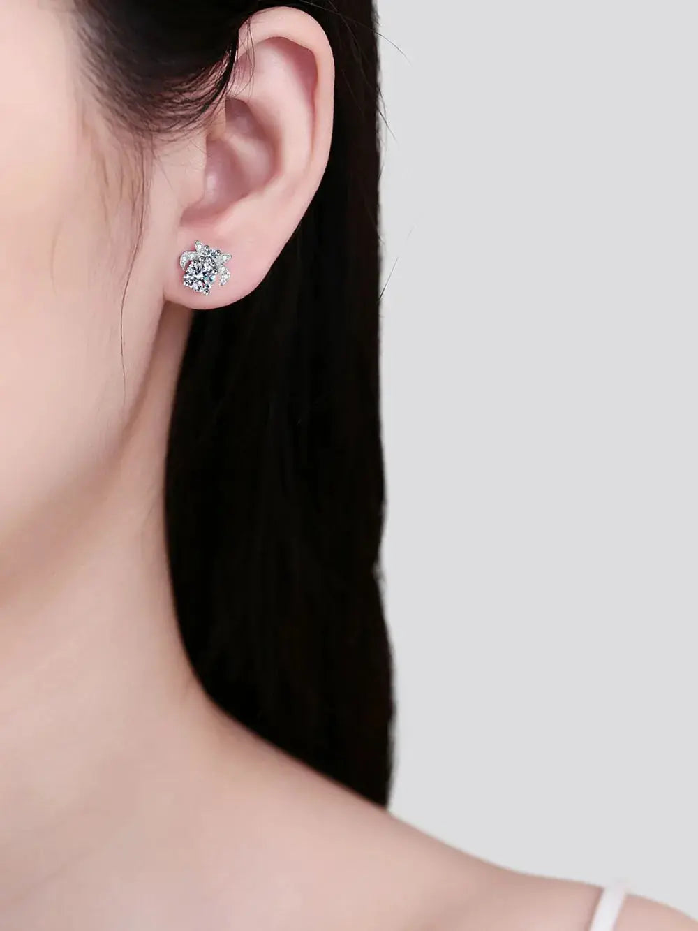 1 Carat Moissanite 925 Sterling Silver Stud Earrings.