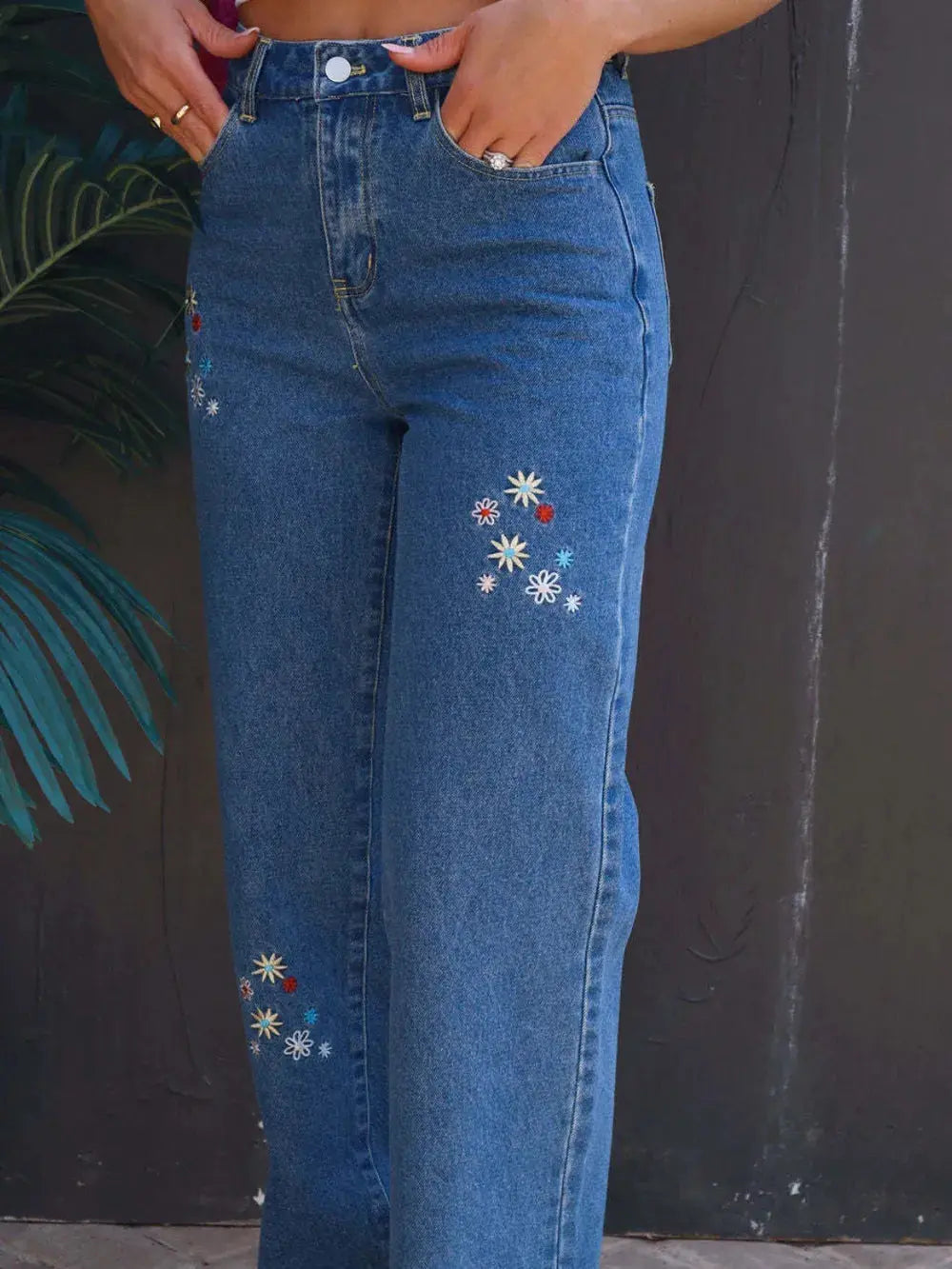 Straight Jeans with Pockets.