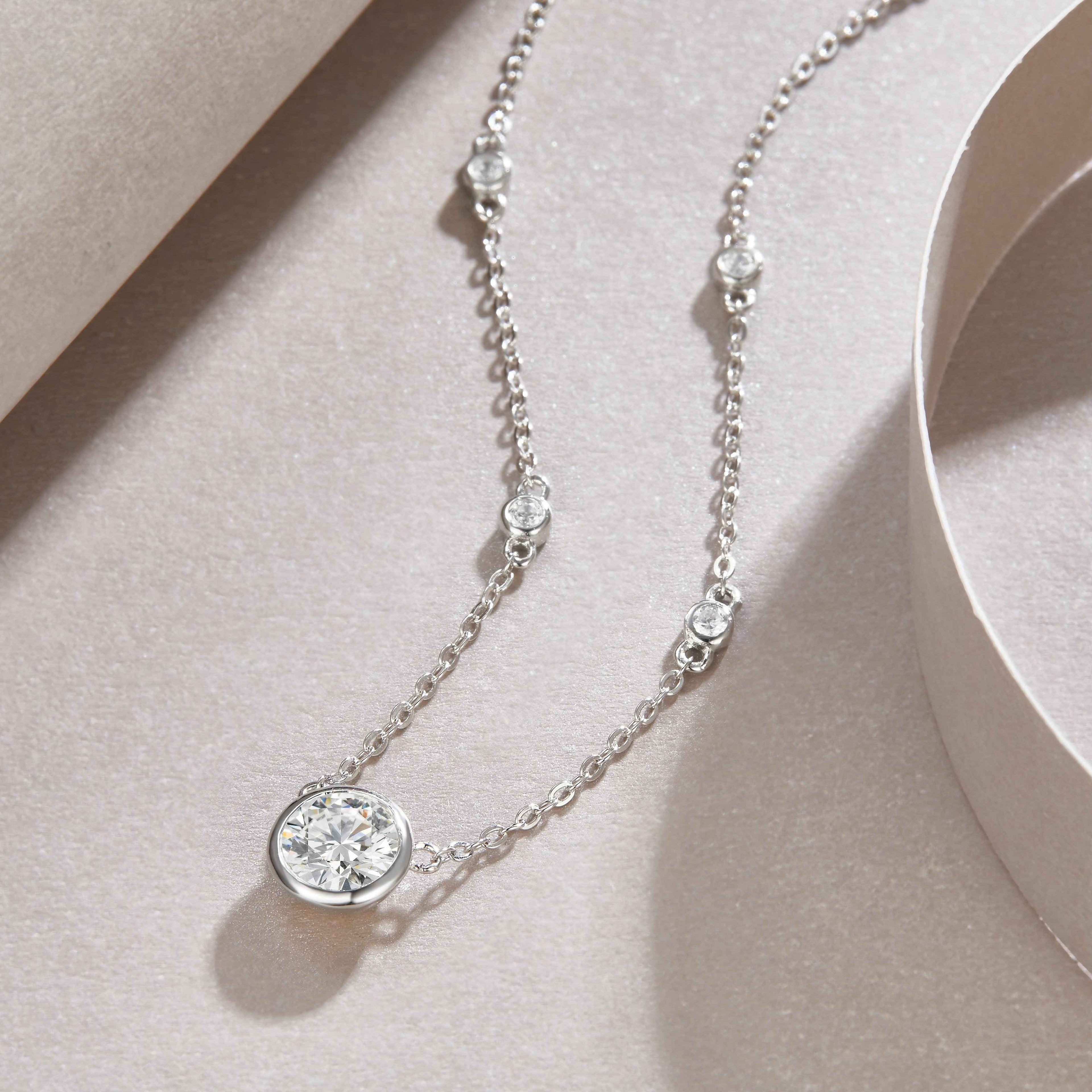 Natural Reverie - A Fashionable And Light Luxury Jewelry Pendant Necklace Set With Top-quality Moissanite, S925 Silver Plated Platinum