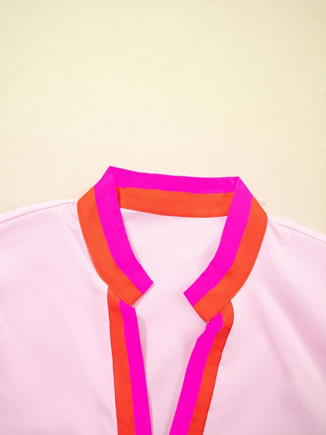 Contrast Trim Notched Short Sleeve Blouse.