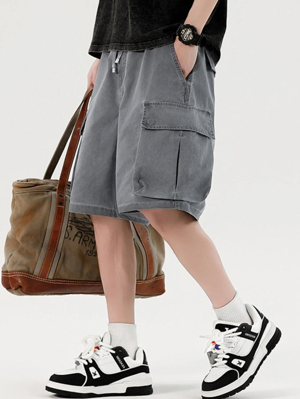 Men's Elastic Waistband Cargo Shorts.