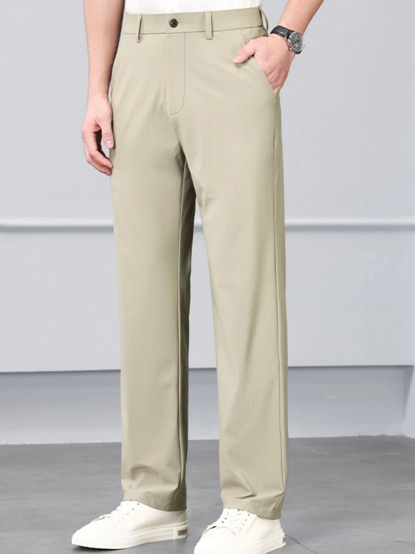 Men's Loose Fit Jeans with Pockets.