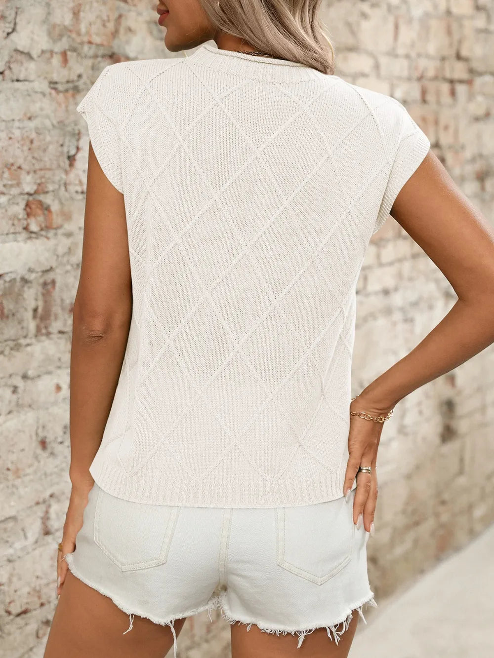 Round Neck Cap Sleeve Knit Top.